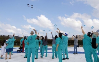 Israel Aerobatic over hospital Jack Guez AFP 320