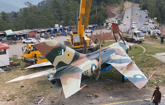 Pakistan PAF A 5 display 640