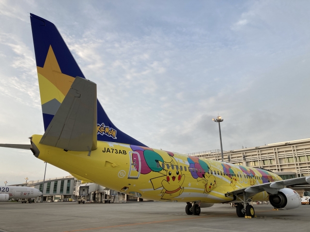 B738 SkymarkPokemon 640