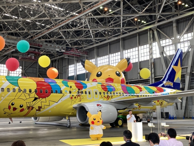 B738 SkymarkPokemon2 640