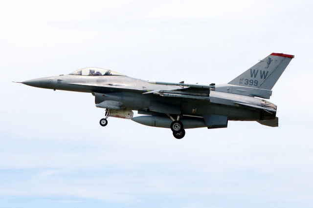 USA USAF F 16CM Misawa CW21 1 640