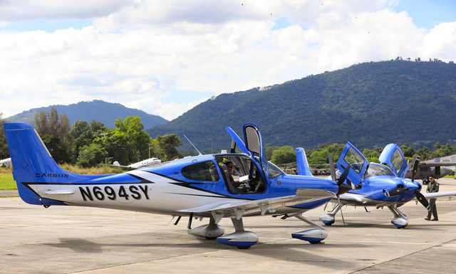 El Salvador FAS Cirrus SR22T1 delivery credit FAS 640