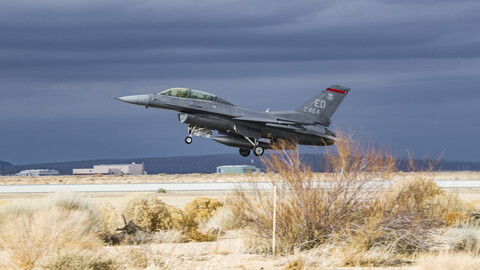 US 416th FLTS F 16 480