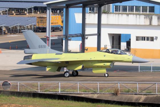 Taiwan F 16V 6691 2 credit Tsungfang Tsai 560