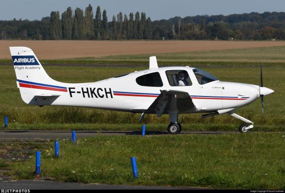 France training programme Cirrus SR20 credit Bruno Muthelet 560